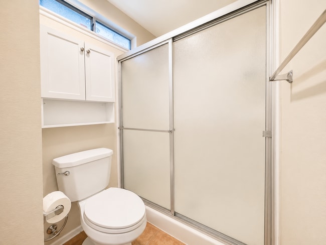 Building Photo - Beautiful 2 Bedroom Condo with fresh paint, flooring for Rent