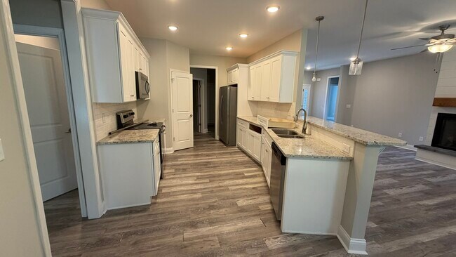 Building Photo - 441 Adalynn Cir