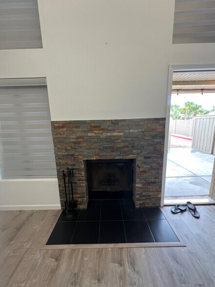 Building Photo - 7835 E Glenrosa Ave