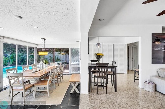 Building Photo - 3230 S Terra Mar Dr