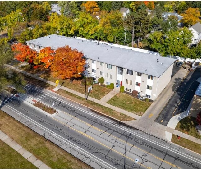 Building Photo - 1250 W Nine Mile Rd