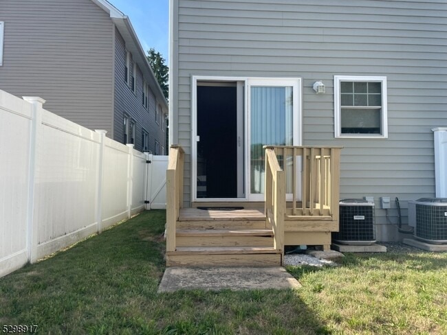 Building Photo - 219 2nd Ave