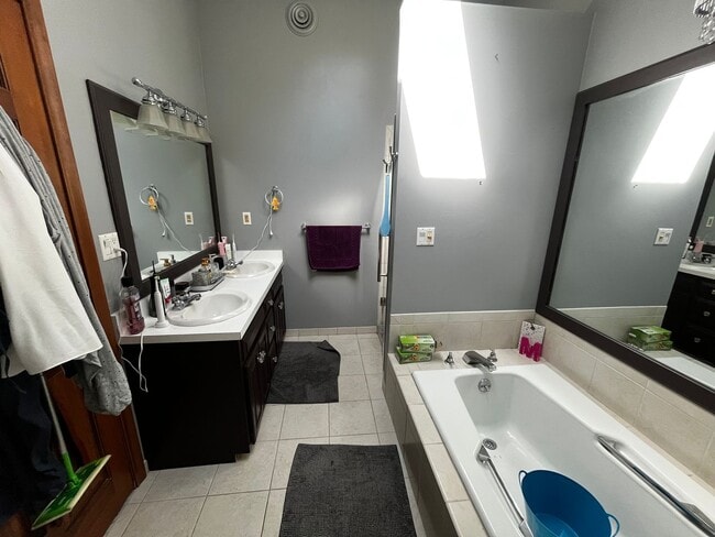 Building Photo - Spacious & Serene 4 Bedroom Country Contem...