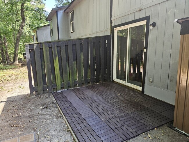 Building Photo - 5842 Aftonshire Dr