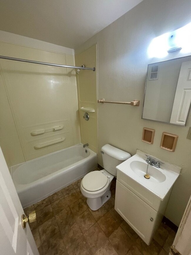 Interior Photo - 7708 W National Ave