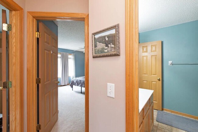 Building Photo - Spacious *2Bed*2Bath townhome Cottage Grove Available 7/1/26!