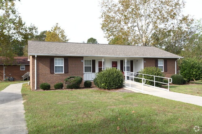 Primary Photo - Oak Estates