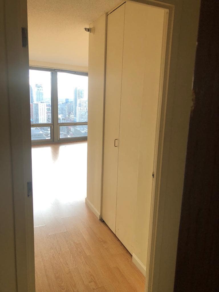 Entrance to bedroom and door to the walk in closet in bedroom - 440 N Wabash Ave