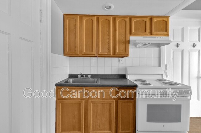 Building Photo - 377 Elmwood Ave