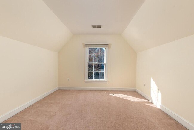 Building Photo - 1308 McLean Crest Ct