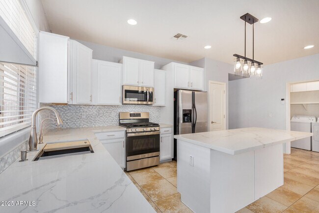 Building Photo - 42356 W Balsa Dr