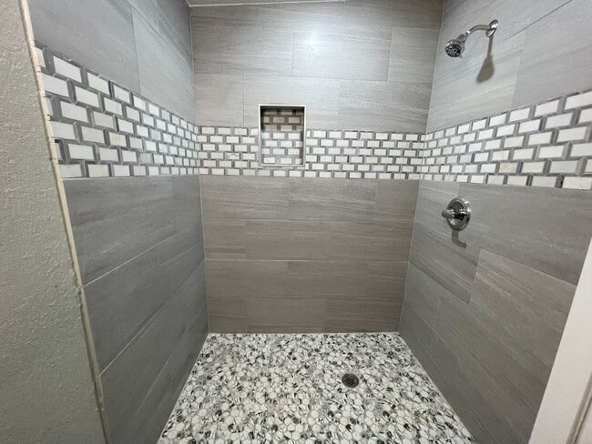 Building Photo - 3 Bed 2 Bath Thonotosassa