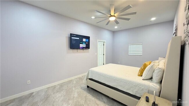 Building Photo - 30 Lilac Ave