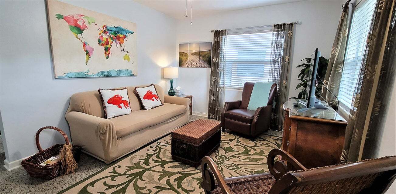 Building Photo - 403 32nd St