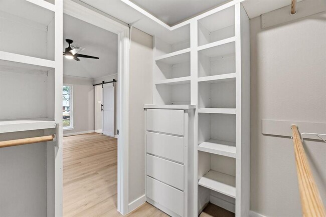 Building Photo - 900 Morgan Hill Dr