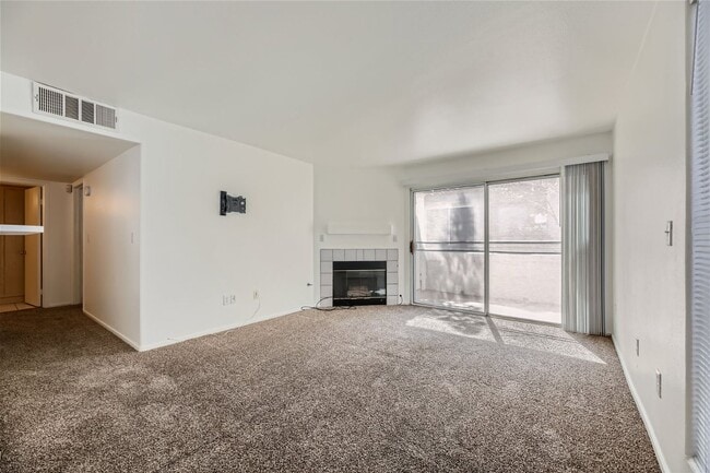Building Photo - Beautiful Condo in Gated Community - Near Harry Reid Airport