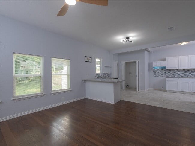 Building Photo - 2703 Areba St