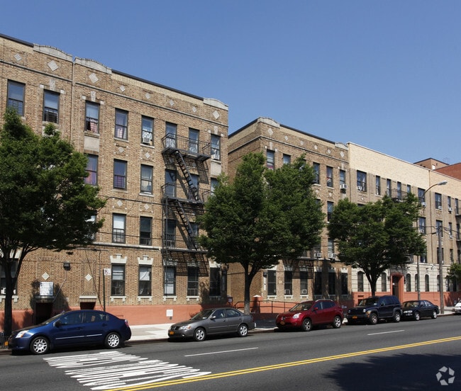 Primary Photo - Penn Gardens