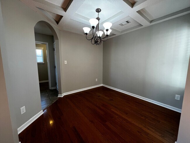 Building Photo - 104 Piedmont Ln