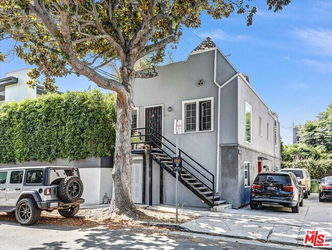 Building Photo - 754 Croft Ave