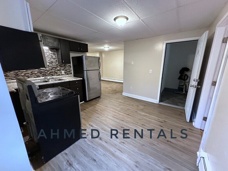 Building Photo - 37 Tate St