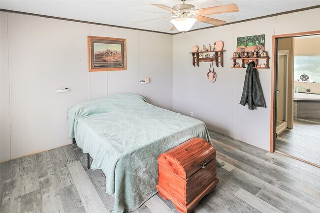 Building Photo - 11105-32nd 1/2 32nd 1/2 St