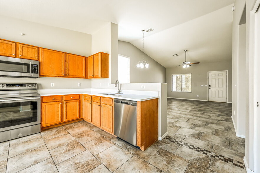 Building Photo - 9238 W Potter Dr