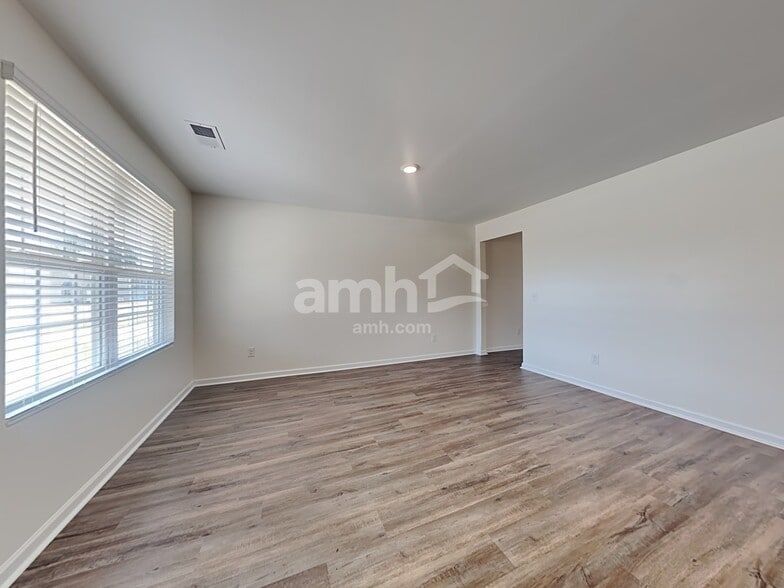 Building Photo - 1329 John Swann St