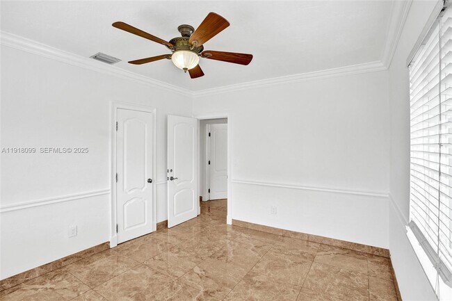 Building Photo - 5801 SW 20th St