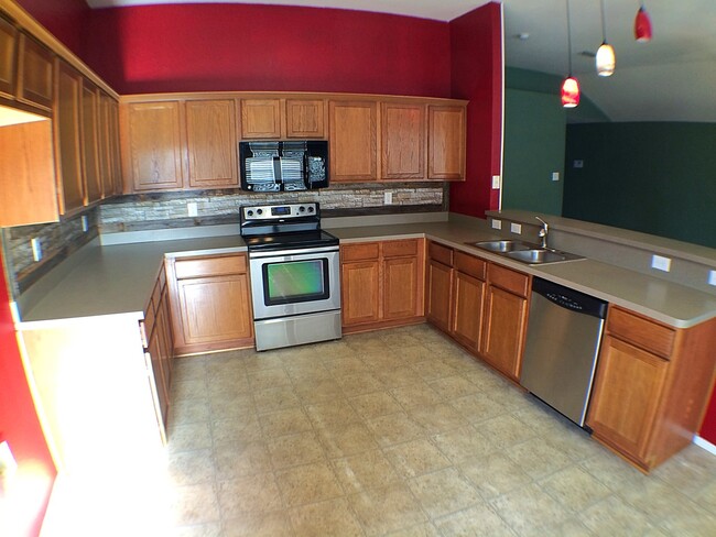 Building Photo - 3 Bedroom 2 Bath Gem In Crowley