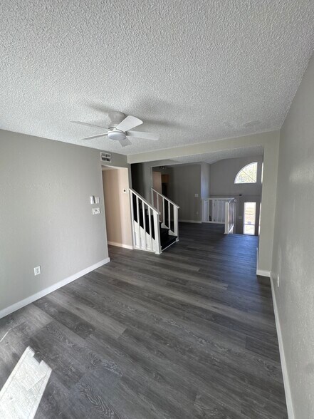 Building Photo - 7023 Oakwood Dr