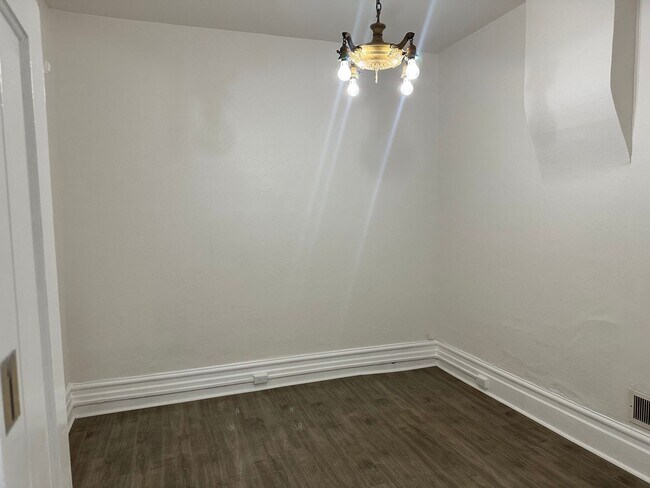 Building Photo - University Housing SLC LLC - 327