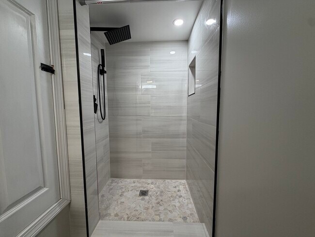 Building Photo - 320-322-322 Wood St