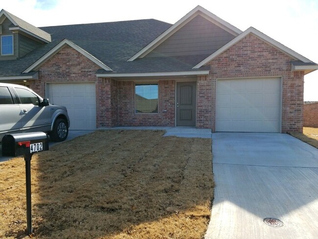 Primary Photo - 2 Bed 1 Bath 1 Car Garage Townhome in Del ...