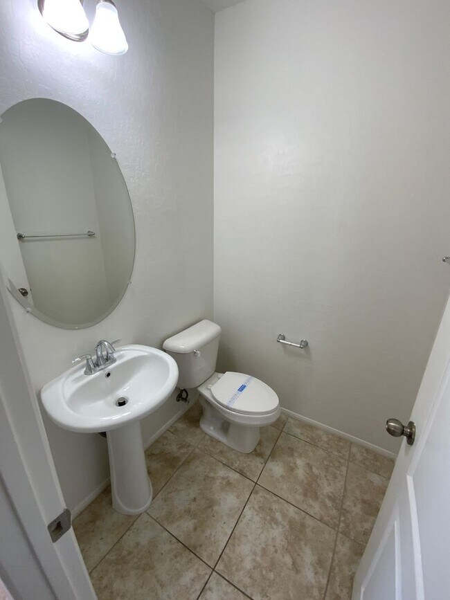 Building Photo - NW 3 BEDROOM WITH A LOFT, CLOSE TO COMMUNITY PLAYGROUND