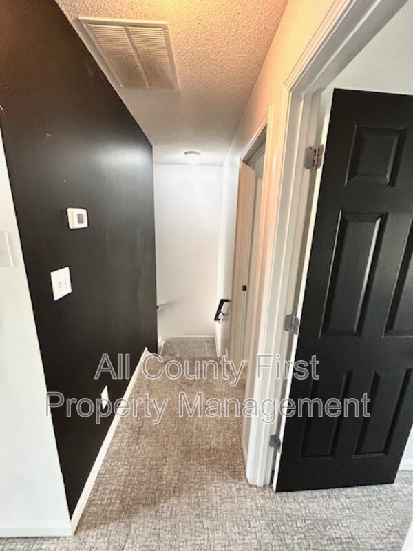 Building Photo - 4564 Parkview Square