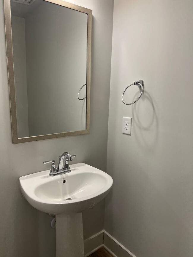 Building Photo - Stunning 3/2 Rental Unit in Prime Simpsonv...