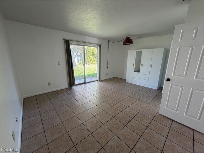 Building Photo - 3417 SW Santa Barbara Pl