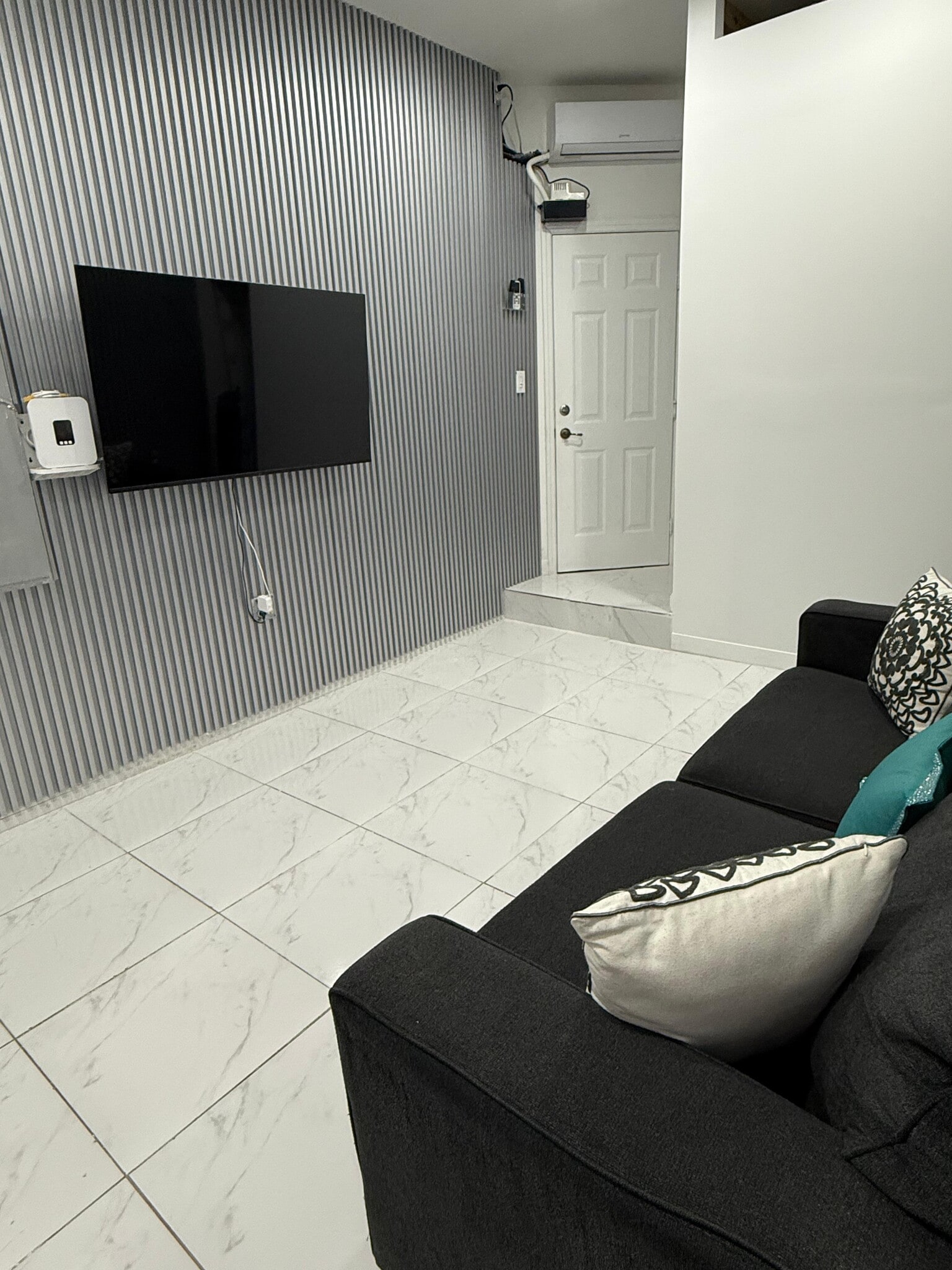 STUDIO SUITE - 10775 NW 81st Ln