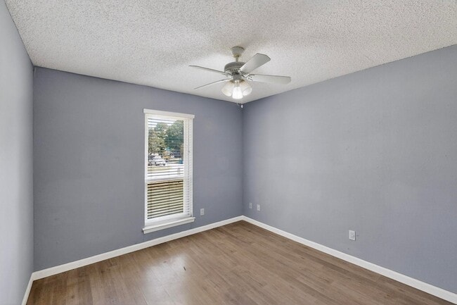 Building Photo - 2211 Sierra Dr