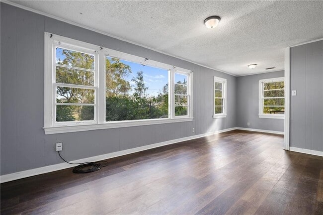 Building Photo - 3128 Club House Rd