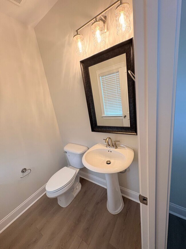 Building Photo - 114 Alva Ct