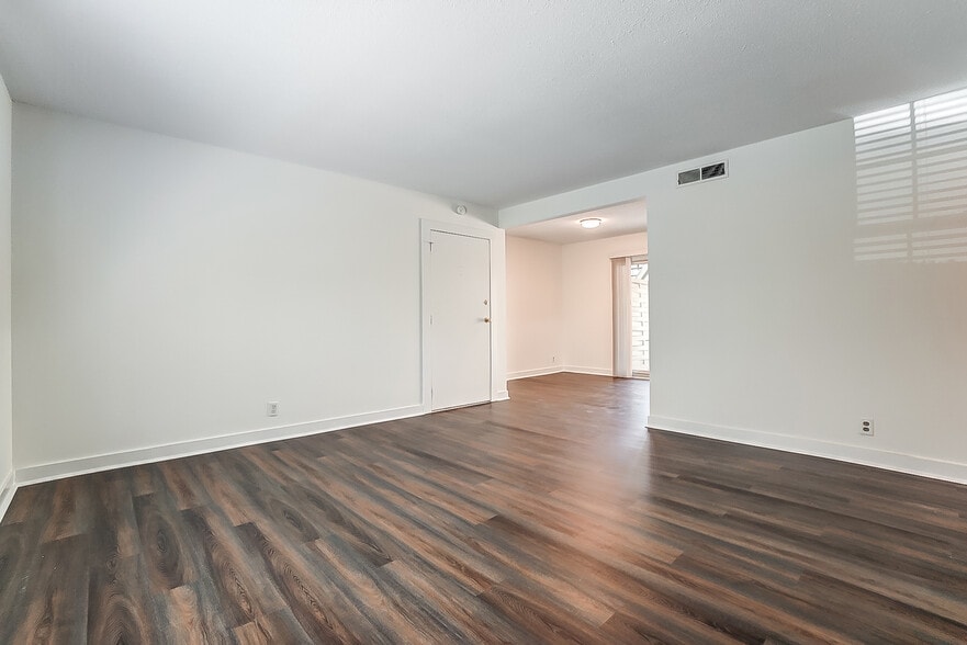 Building Photo - 2600 Park Rd