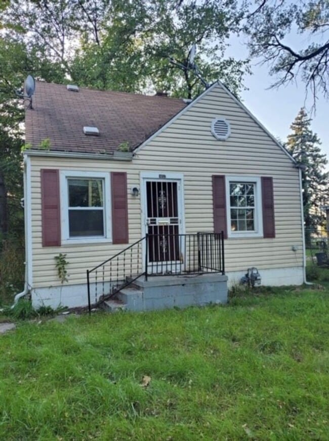 Building Photo - Updated Home In Detroit