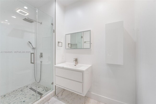 Building Photo - 801 NE 76th St