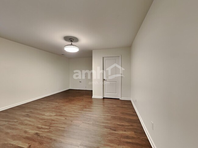 Building Photo - 108 Martello Rd