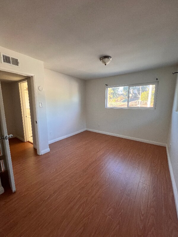Building Photo - 305 N Vinedo Ave