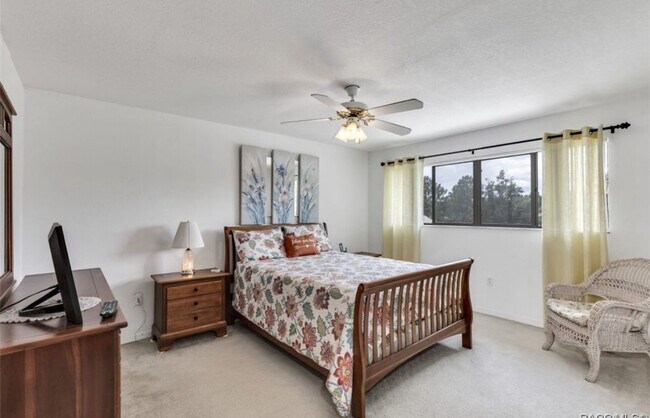 Building Photo - 9725 E Goldfinch Ln