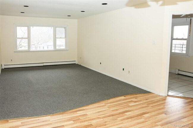 Building Photo - 13 Regina Pl