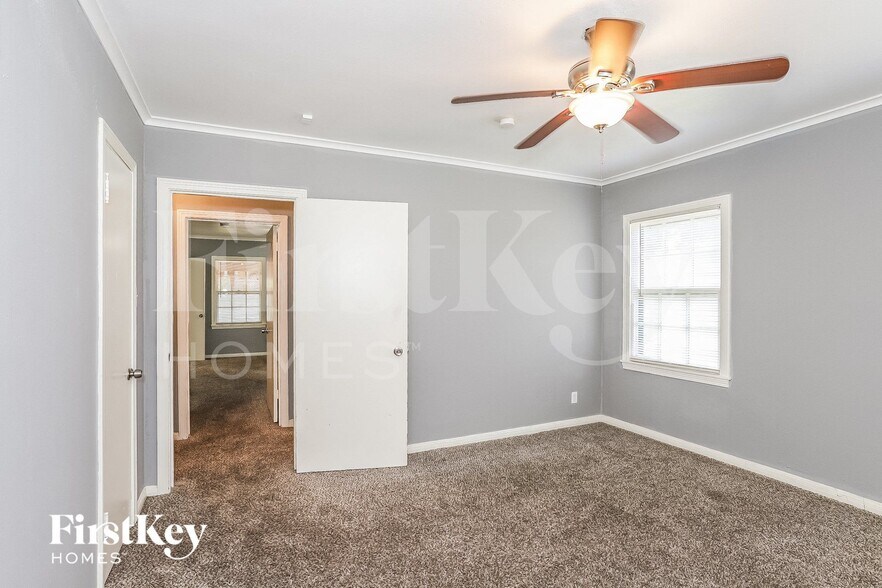 Building Photo - 1225 19th Ave N